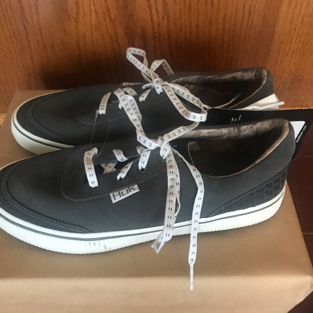 “BRAND-NEW” ON SALE NOW   MEN'S HUK LACE-UP SNEAKERS/ 50% SAVINGS - Picture 5 of 15